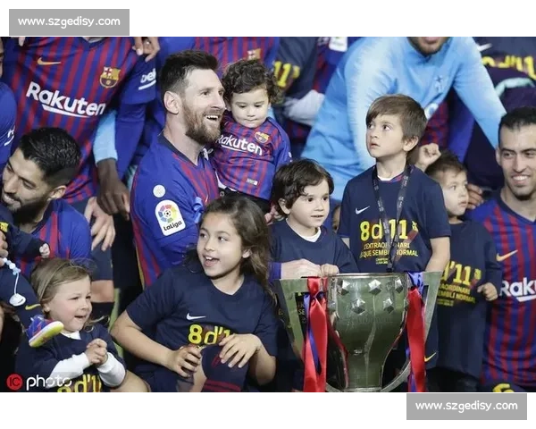 杜兰特与萌娃石头剪子布两连胜，暖心互动萌翻全场