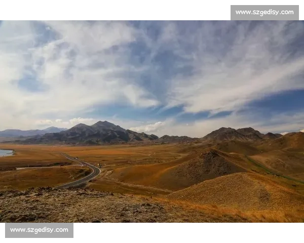 背起百岁奶奶看球赛:116 岁库尔班罕的足球圆梦之旅 背起百岁奶奶看球赛:116 岁库尔班罕的足球圆梦之旅